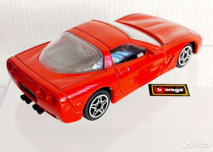 Chevrolet Corvette машинка Bburago 1/43
