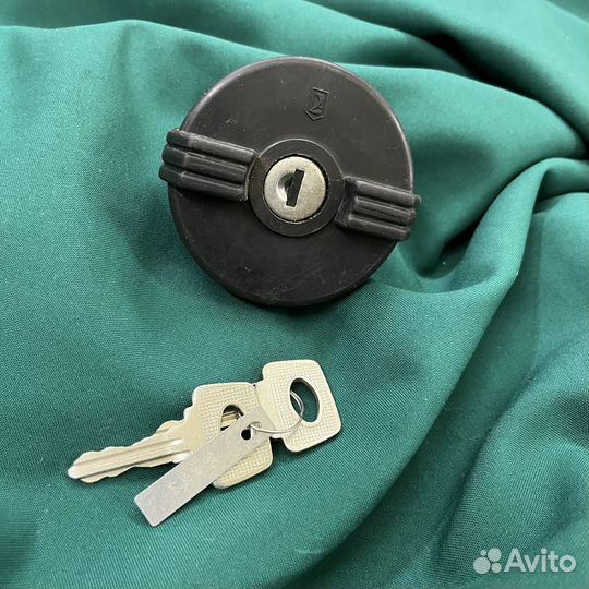 Крышка лючка бензобака с ключем Ваз 2101