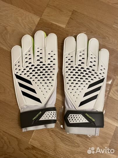 Вратаские перчатки Adidas Predator