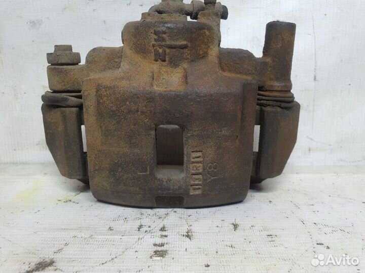 Суппорт передний левый Mazda 626 седан 1997