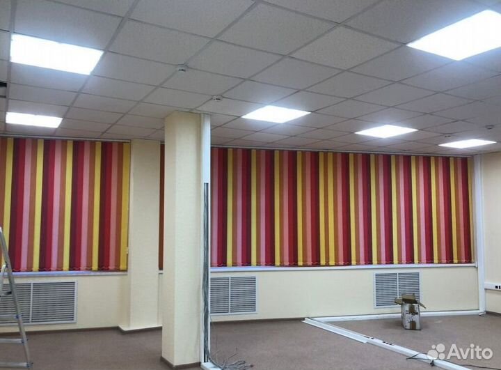 Рулонные шторы в коробе и с направляющими X0932