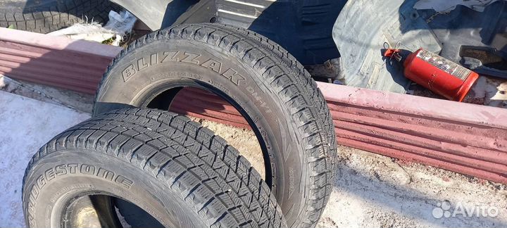 Bridgestone Blizzak DM-V1 205/70 R15 96