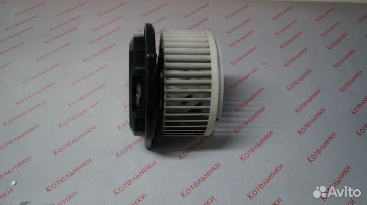 Nissan 27220-EG00A Мотор печки