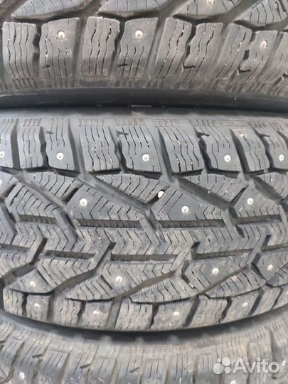 Tigar SUV Ice 215/60 R17