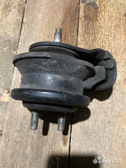 Подушки двигателя vq30det