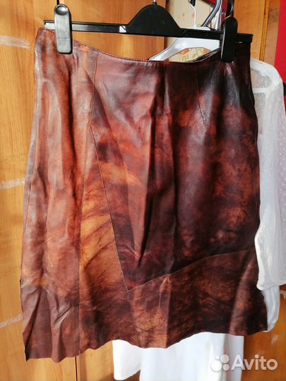 Кожаная юбка миди