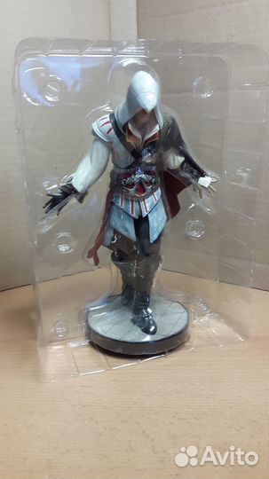 Статуэтка Эцио, Assassin's creed 2: White Edition
