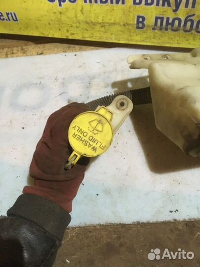 Бачок омывателя Dodge Intrepid