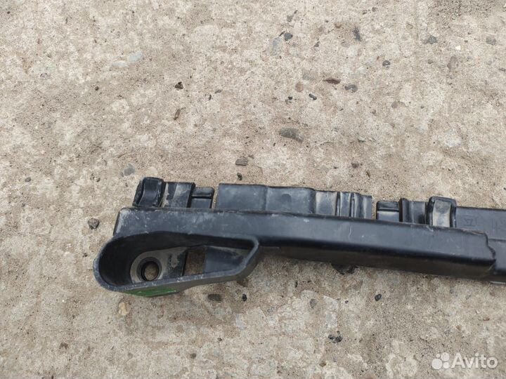 Кронштейн переднего бампера Geely Coolray SX11