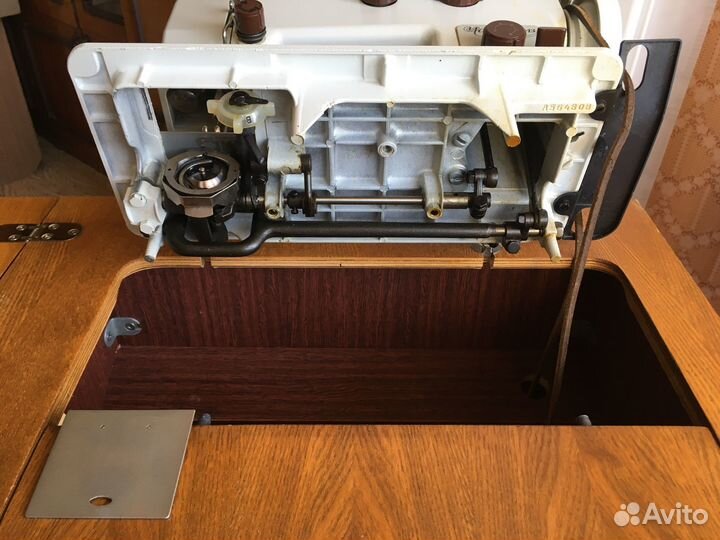 Швейная машина 
