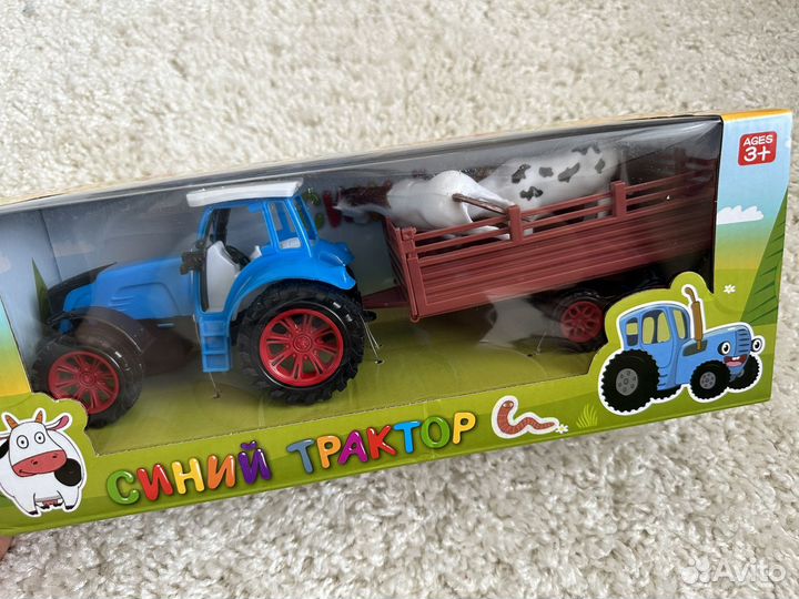 Синий трактор с животными