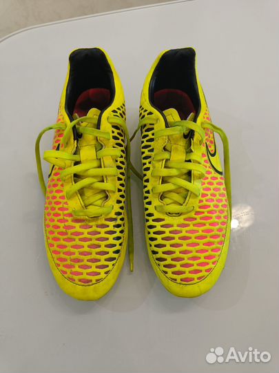 Футбольные бутсы nike