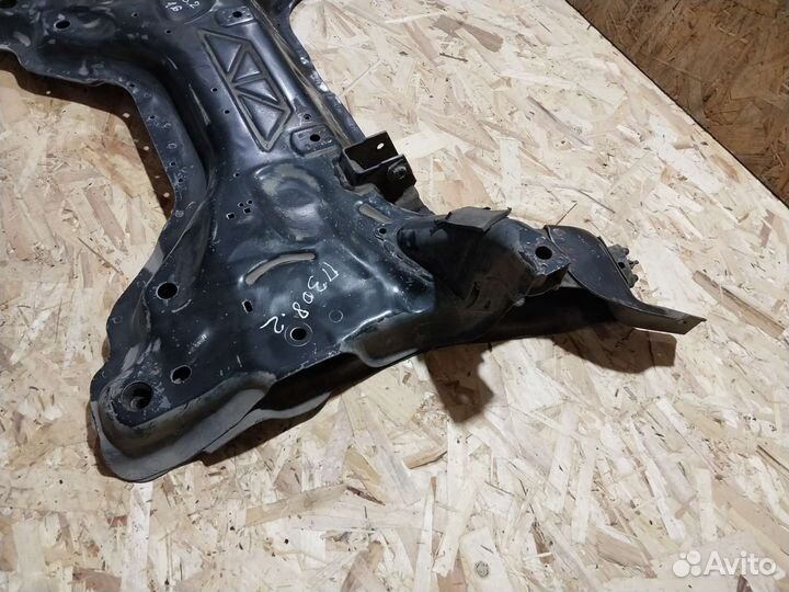 Подрамник Peugeot 308