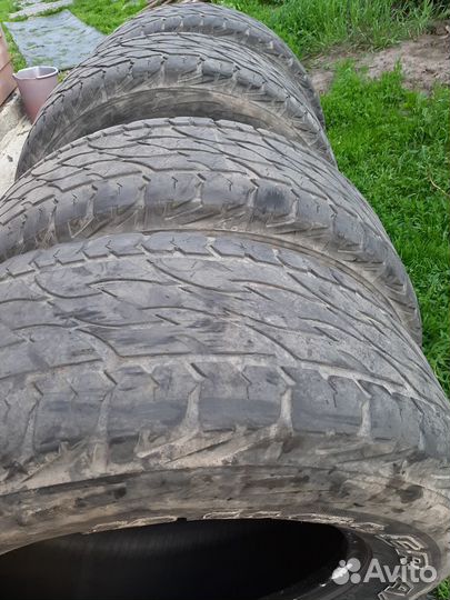 Bridgestone Dueler A/T 275/65 R17