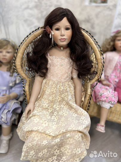 Коллекционная фарфоровая кукла