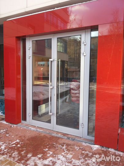 Алюминиевая дверь