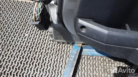 Дверь передняя правая land rover discovery 3 (1NN1