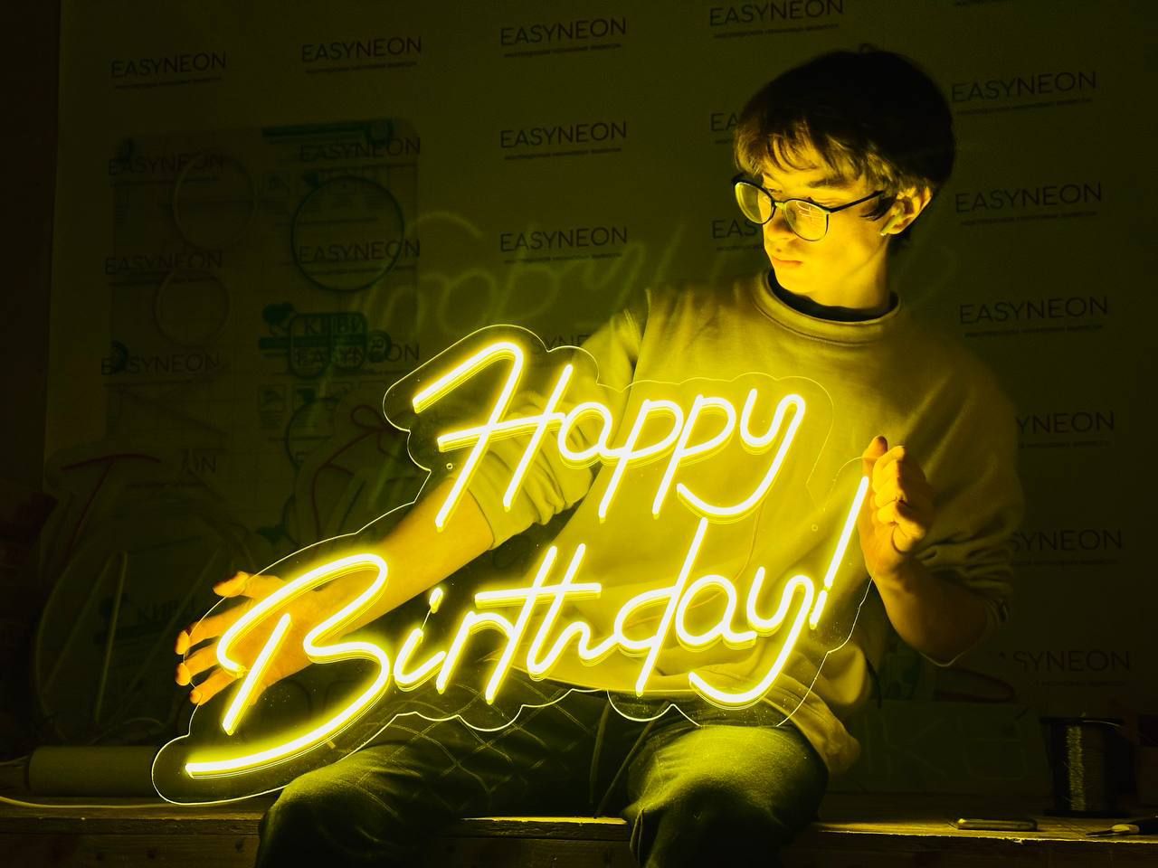 изи неон. Take it easy номер. изи неон. знак топлива неон. изи неон ижевск.