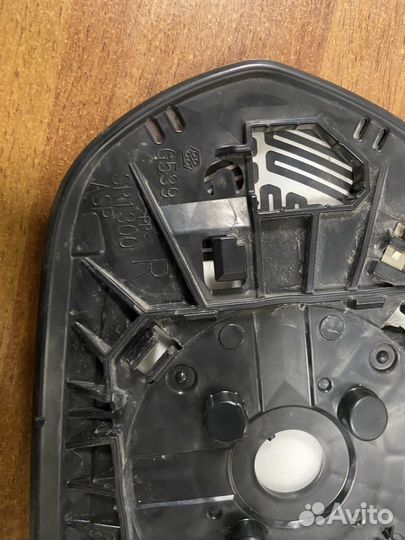 Зеркальный элемент на lexus