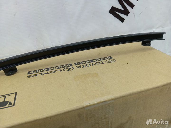 Направляющая стекла двери задняя левая Toyota