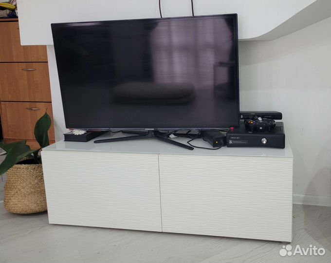 Полка под тв IKEA