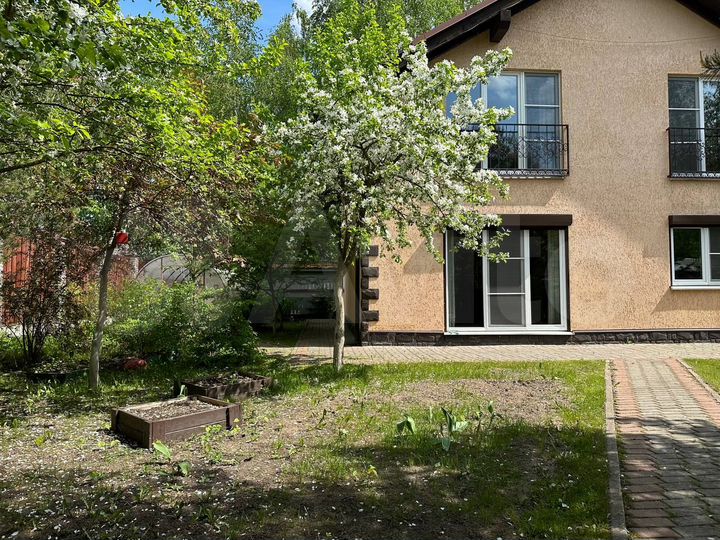 Дом 186 м² на участке 10 сот.