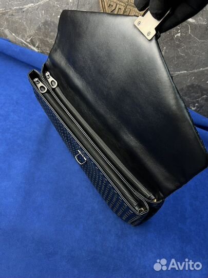 Портфель Теленок Italy