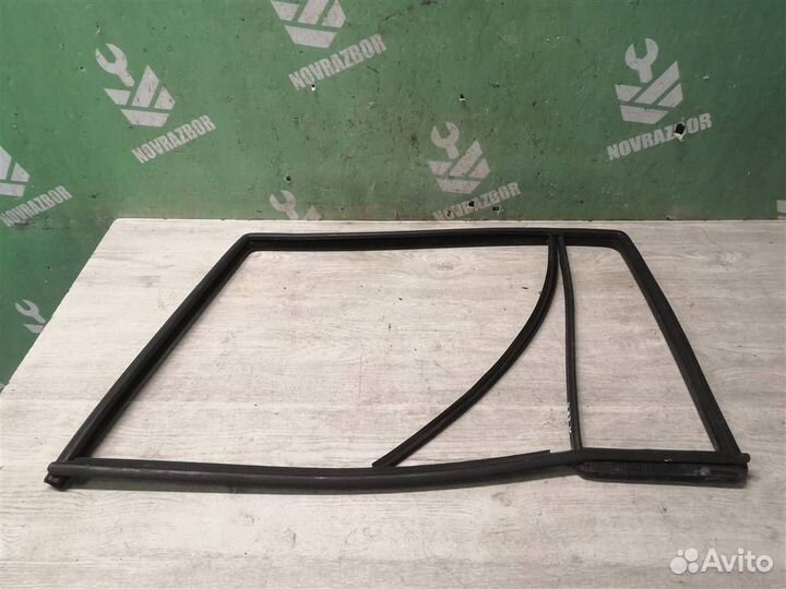 Уплотнитель стекла двери Фольксваген Гольф 4 Бора