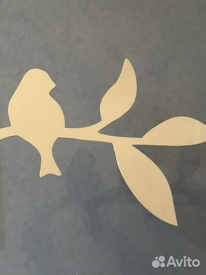 Композиция из рамок в виде дерева с веточками