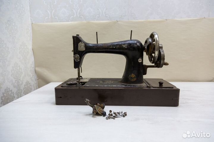 Швейная машина ретро