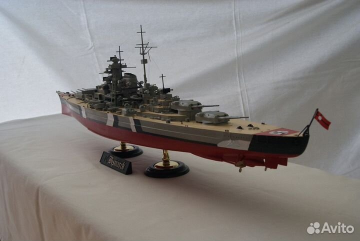 Сборная модель линкор Бисмарк1/350 новая