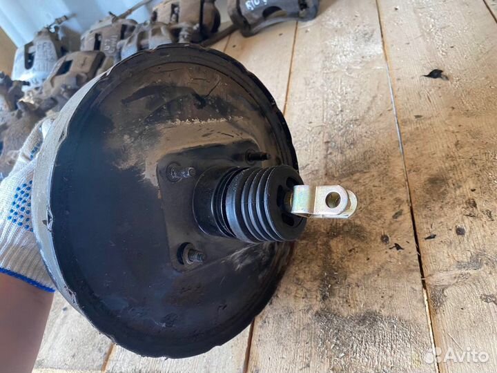 Вакуумный усилитель тормозов Lancer Cedia