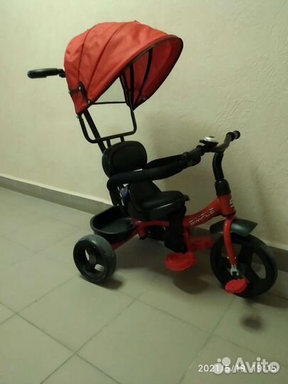 Детский велосипед с ручкой