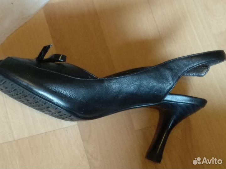 Кожаные босоножки женские чёрные 37-38