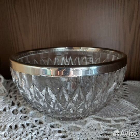 Чайные сервисы, хрустальные вазы