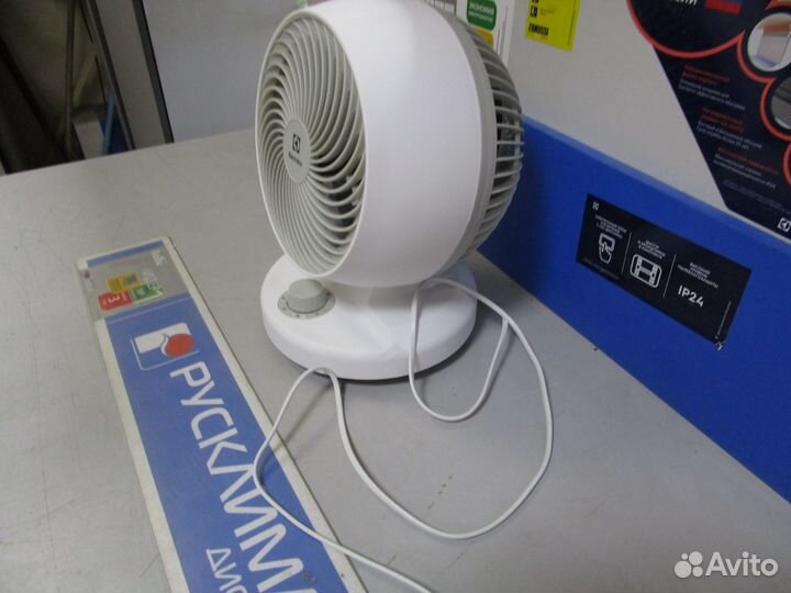 Вентилятор настольный Electrolux ETF-17W