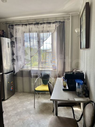 2-к. квартира, 52 м², 4/10 эт.