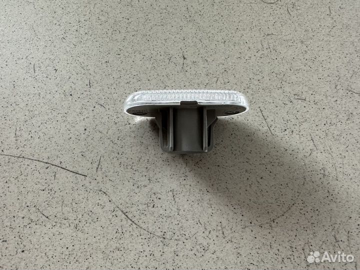 Повторитель в крыло Рено Дастер Duster