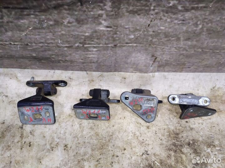 Петли левых дверей Mercedes W211