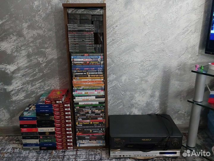 DVD диски, касеты VHS, адаптер VHS-C