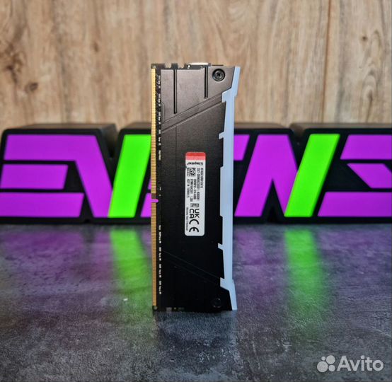 DDR4 16GB Kingston fury Renegade RGB 3600