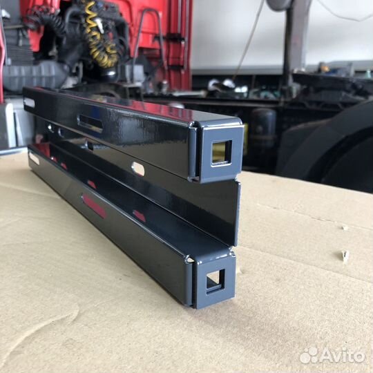 Кронштейн инструментального ящика крыла Schmitz