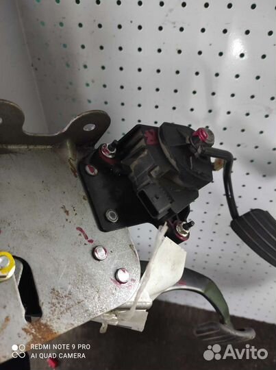 Блок педалей на renault megane 2