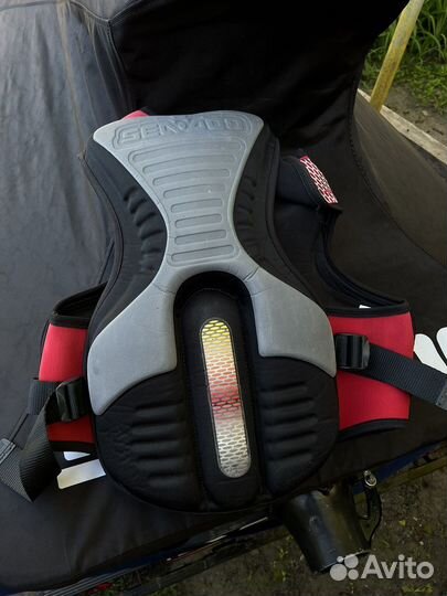 Спасательный жилет seadoo