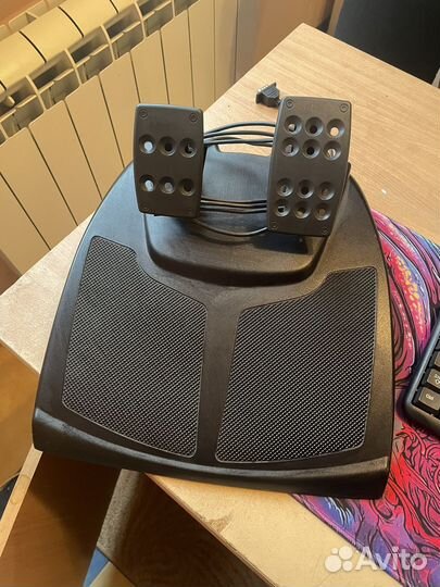 Комплект Logitech momo Racing Force Feedback