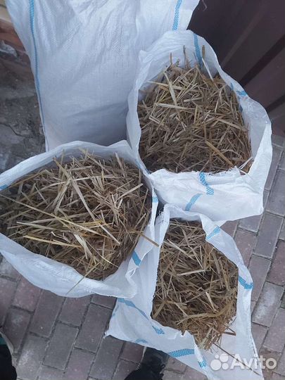 Солома в тюках и мешках