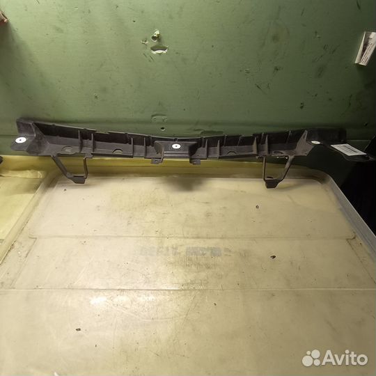 Opel Astra J хетчбек 201 кронштейн заднего бампера