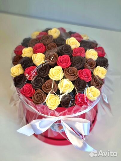 Розы из Трёх Видов Шоколада - 51 шт в Коробке