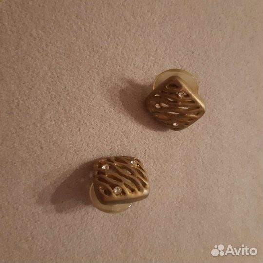 Легкие стильные серьги