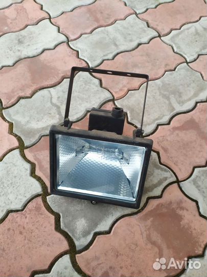 Прожектор галогеновый